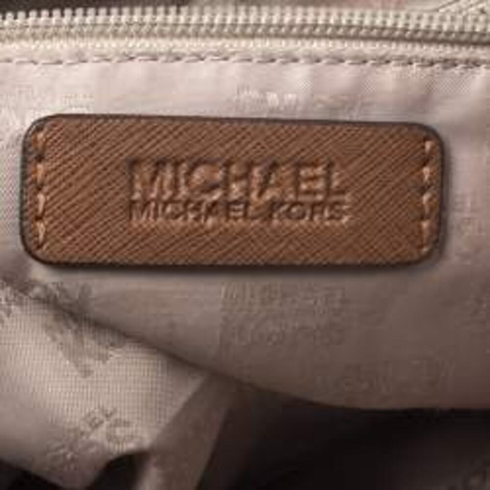Michael Kors Ciara Vanilla Acorn Signature Coated Canvas Large Convertible Bag - Picture 6 of 9